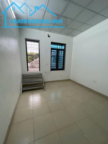 Bán nhà 2 tầng gần QT Lam Sơn MT 4m ngõ ô tô 2.2x tỷ còn mới - 1