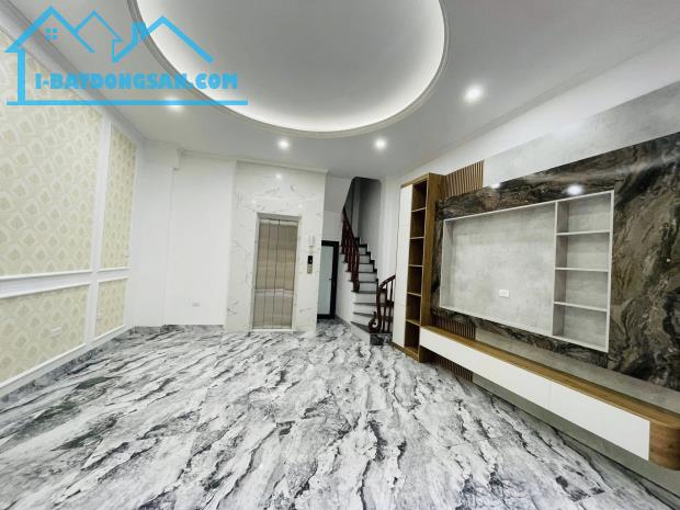 BÁN NHÀ TRẦN QUANG DIỆU ĐỐNG ĐA 40m 7T Mt 5m THANG MÁY NGÕ THÔNG KINH DOANH GIÁ 15.2 TỶ. - 1