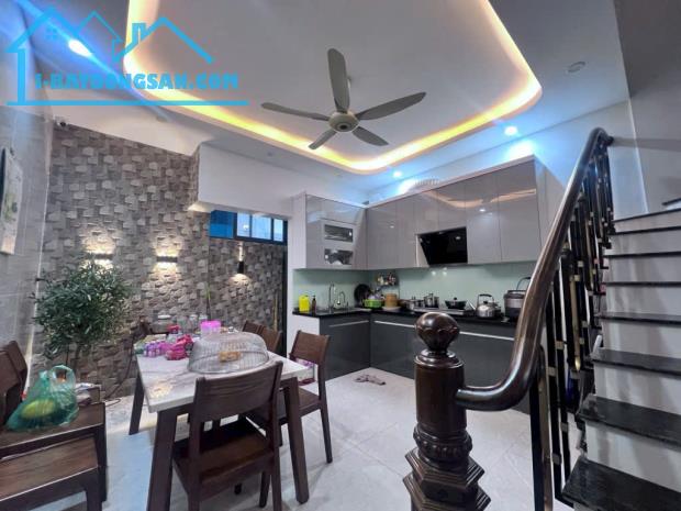 NHÀ SIÊU ĐẸP NGUYỄN VĂN CỪ - LÝ SƠN -LONG BIÊN - Ở NGAY - 2