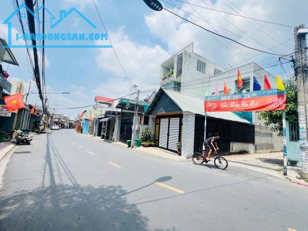 Bán 2 Dãy Trọ 10 Phòng P. Tân Phong, sát KDC Quân Đoàn 4, gần Chợ Cây Xăng 26 vào 200M