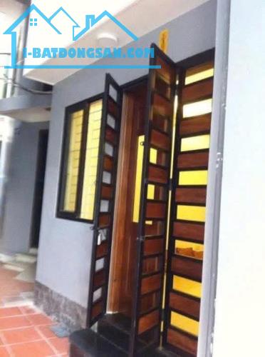Cho thuê nhà ngõ phố Hương Viên, Hai Bà Trưng 30m x 5 tầng, giá 12tr/tháng