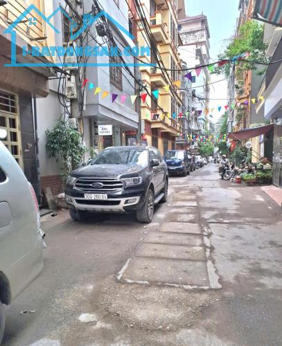 Nhà phố Thụy Khuê Lạc Long Quân. Ngõ thông tứ tung cần bán gấp