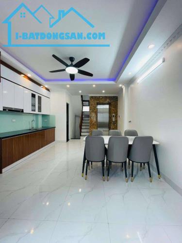 Bán nhà Phạm Văn Đồng 6 tầng 38m2 thang máy nhập, hai thoáng, ngõ rộng, kinh doanh, giá 8. - 3