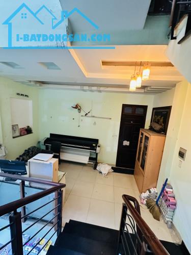 CẦN BÁN NHÀ 3 TẦNG MỸ HUỀ - TRUNG CHÁNH - HÓC MÔN ♦️85m2 - ngang 5m chỉ 5❌tỷ  Đường 8M thô - 2