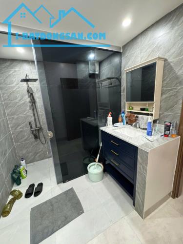 Bán nhà Phố Tạ Quang Bửu - 80m2 x 2 nhà 4 Tầng - 2 mặt ngõ - ÔTÔ ĐỖ CỬA VÀO NHÀ - 3