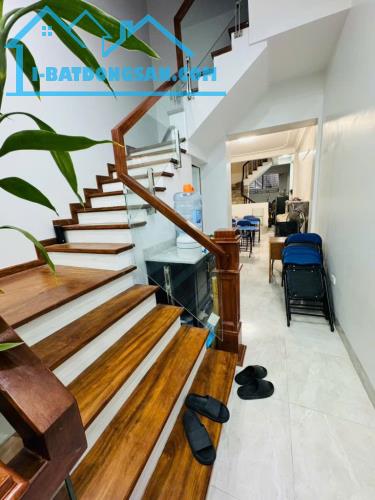 Bán nhà Phố Tạ Quang Bửu - 80m2 x 2 nhà 4 Tầng - 2 mặt ngõ - ÔTÔ ĐỖ CỬA VÀO NHÀ - 4