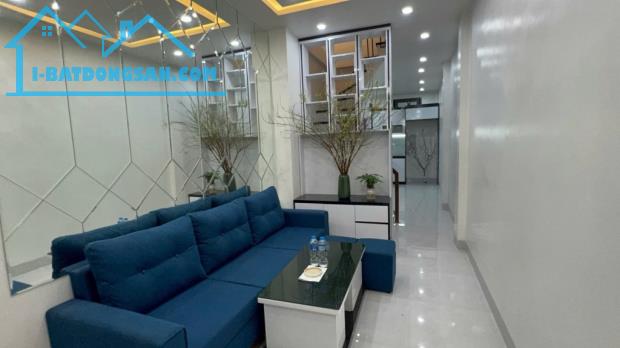 Bán nhà Nguyễn Lương Bằng trước nhà thoáng dân xây nhà đẹp ở luôn 2 thoáng 31m giá 6.8  t - 4