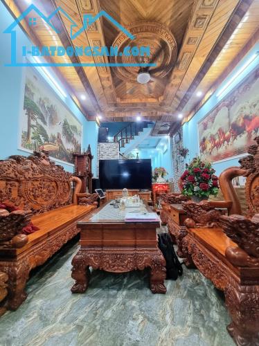 Bán nhà 3 Tấm ĐẸP Dĩ An,nội thất toàn Gõ Đỏ xìn xò con bò,nhà dành cho ĐẠI GIA