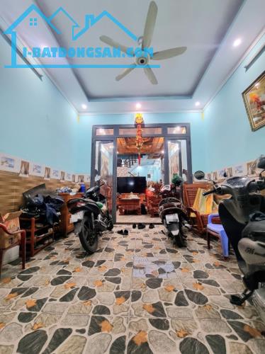 Bán nhà 3 Tấm ĐẸP Dĩ An,nội thất toàn Gõ Đỏ xìn xò con bò,nhà dành cho ĐẠI GIA - 2