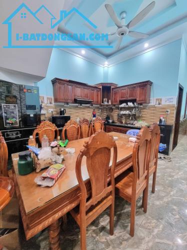 Bán nhà 3 Tấm ĐẸP Dĩ An,nội thất toàn Gõ Đỏ xìn xò con bò,nhà dành cho ĐẠI GIA - 3