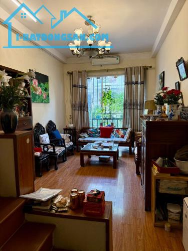 CHỈ 16 TỶ SỞ HỮU NHÀ Ở NGAY, VỊ TRÍ ĐẸP, VỈA HÈ, Ô TÔ TRÁNH, NGÕ THÔNG QUẬN CẦU GIẤY.
