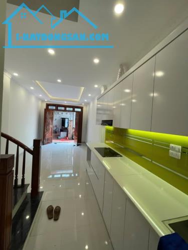Bán Nhà Phố Tây Sơn 39,25m2 6 Tầng Ô Tô Qua Nhà Giá Chỉ Nhỉnh 7 Tỷ