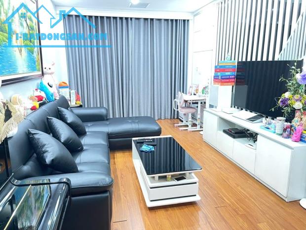 🔥NHÀ BÁN QUẬN ĐỐNG ĐA - NHÀ ĐẸP DÂN XÂY - GẦN PHỐ - Ô TÔ ĐỖ CỬA - HAI THOÁNG TRƯỚC SAU - - 2