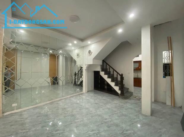 📣 Bán nhà 4 tầng Nguyễn Văn Cừ, Cách ô tô - Hồng Tiến 20m, 55m2, Ko QH, 6 tỷ 2