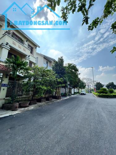 Bán biệt thự khu đô thị Đặng Xá-Gia Lâm, 225m2,4 tầng 2 mặt tiền  view vườn hoa - 1