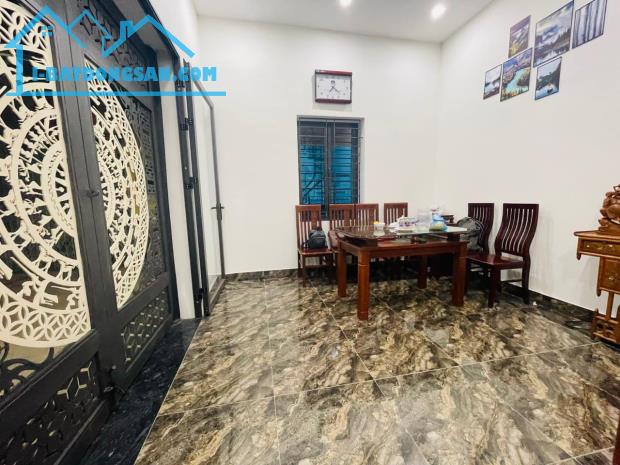 Bán Nhà Phố Đội Cấn 33/42m2 x 4 tầng, gần Phố ngõ nông rộng, căn góc 3 mặt thoáng, nhà