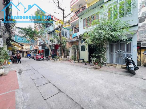 PHÂN LÔ NÉT - NGÕ THÔNG CÁC NGẢ - Ô TÔ ĐỖ CỬA - NHÀ ĐẸP DÂN XÂY - NGUYỄN TRÃI - 19 TỶ