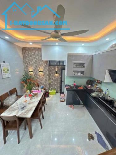 Hót đây! Nh.à đẹp, gi.á rẻ kịck sàn do chủ vỡ... Ở phố Thượng Thanh - 1