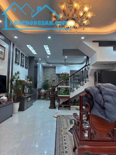 Hót đây! Nh.à đẹp, gi.á rẻ kịck sàn do chủ vỡ... Ở phố Thượng Thanh - 2