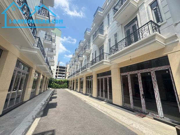 BÁN NHÀ PHỐ LIỀN KỀ SANG TRỌNG MẶT TIỀN TRỊNH ĐÌNH TRỌNG TÂN PHÚ 11.35 TỶ - 1