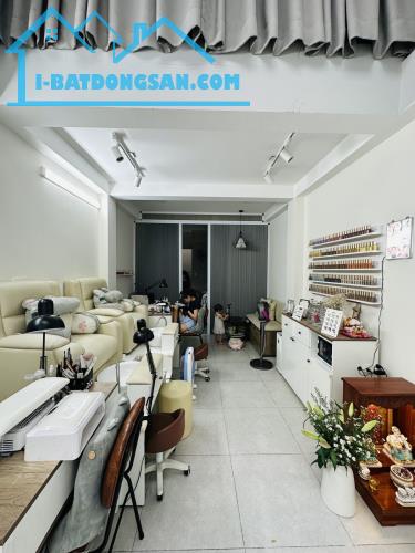 NGUYỄN TRÃI QUẬN 1 - Ô TÔ ĐỖ CỬA GẦN MT - DT SÀN 130M2 - 4 TẦNG - CHỈ 9,9 TỶ - 3