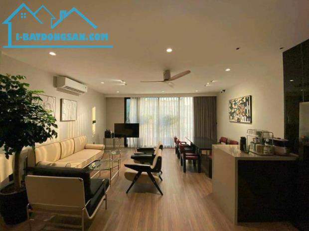 Nhà chia lô 5 tầng. 35M,MT4,5m. ngõ trước nhà 3M ,gía trên 5 tỷ tại Ngọc Thuỵ
