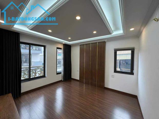 Nhà chia lô 5 tầng. 35M,MT4,5m. ngõ trước nhà 3M ,gía trên 5 tỷ tại Ngọc Thuỵ - 2