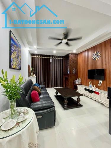 Cần bán gấp siêu phẩm phân lô vỉa hè ô tô tránh, kinh doanh Thụy Phương 42m2, 5T, nhà mới