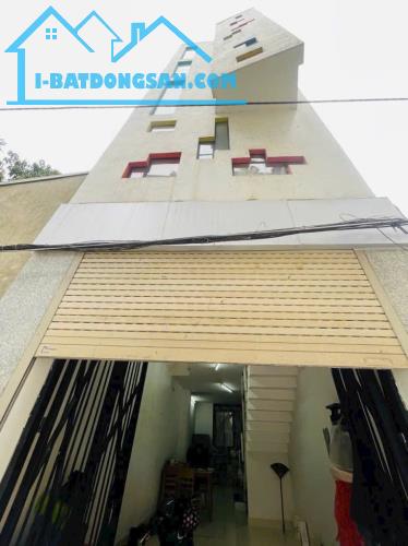 Phố Ngọc Thụy. Nhà dân xây chắc chắn khuôn tiền nhỏ xinh xinh