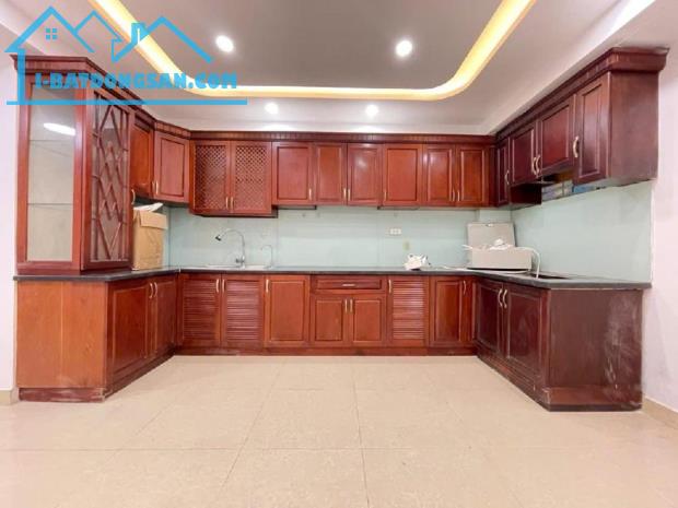 B.án nh.à ##Nguyễn_Đình_Chiểu#Hai_Bà_Trưng - *Diện tích:* 44m2 - *Số tầng:* 6 - Nhà mới, t - 1