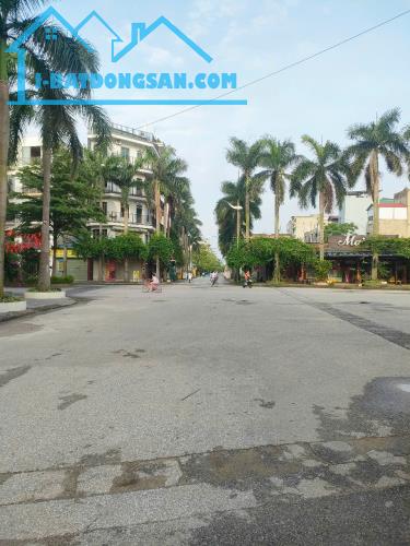 Em muốn bán đất 104m2  trục chính Phố Tam Á ,Gia Đông giá mong muốn 38,5tr/m