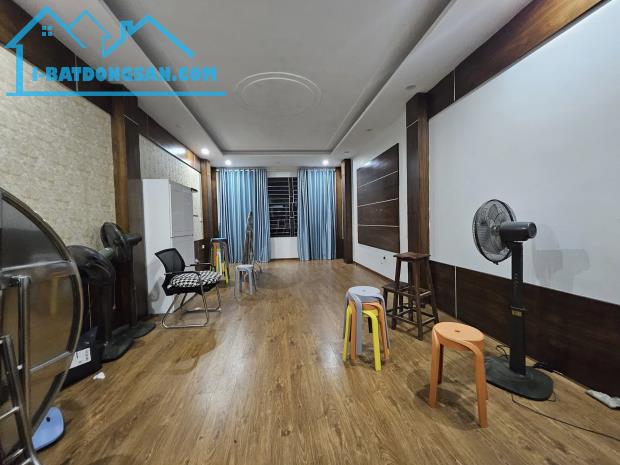 NHÀ PHÂN LÔ - Ô TÔ VÀO NHÀ- PHỐ TRUNG KÍNH- CẦU GIẤY 7 TẦNG THANG MÁY
