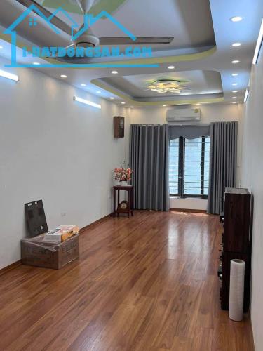 Bán nhà Lạc Long Quân- 35m x5T- mới xây- ở ngay- gần Hồ Tây- 7 tỷ hơn - 2