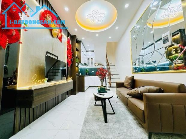 HIẾM TRUNG TÂM CẦU GIẤY 18M2X4T, FULL NỘI THẤT,MỚI KEENG GIÁ CHỈ 4,5 TỶ CTL
