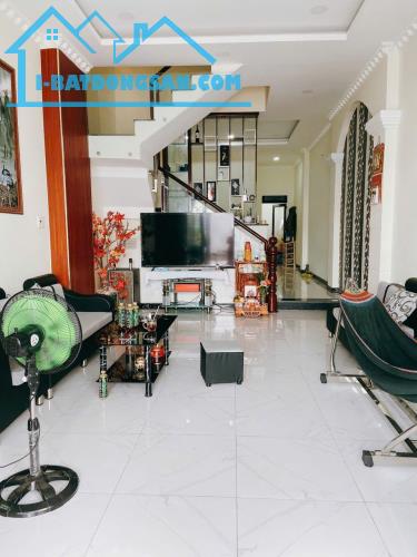 NHÀ ĐẸP - GIÁ TỐT - Cần Bán Nhanh Căn Nhà Tại xã Long Hòa, huyện Cần Đước, tỉnh Long An