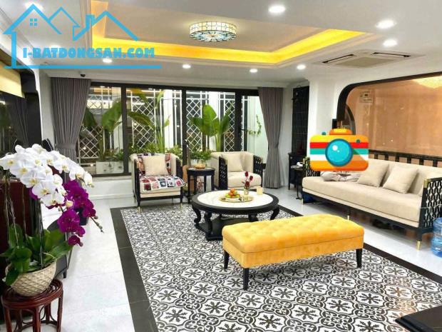 Bán nhà phố Nguyễn Khang 190m2, 8 nổi 1 hầm, mặt tiền 10m giá 63 tỷ dòng tiền 250tr/tháng