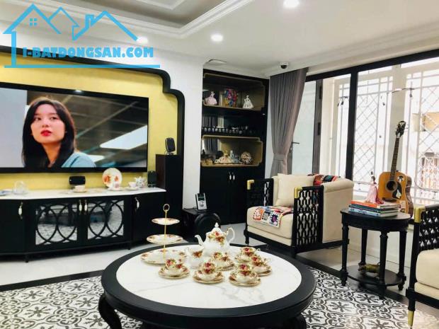 Bán nhà phố Nguyễn Khang 190m2, 8 nổi 1 hầm, mặt tiền 10m giá 63 tỷ dòng tiền 250tr/tháng - 1