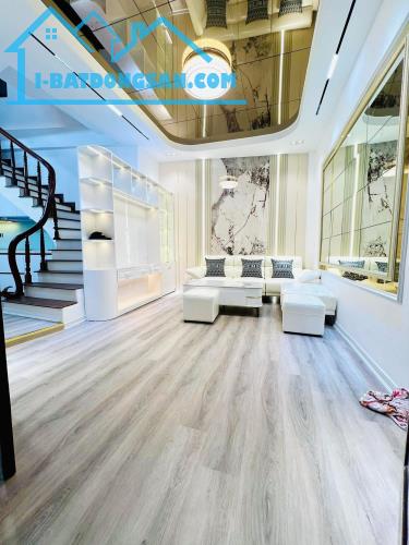 BÁN NHÀ PHỐ TRUNG KÍNH CẦU GIẤY - SIÊU PHẨM PHÂN LÔ - Ô TÔ TRÁNH - 2 MẶT THOÁNG TRƯỚC SAU - 1
