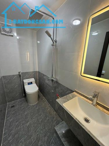 BÁN NHÀ PHỐ TRUNG KÍNH CẦU GIẤY - SIÊU PHẨM PHÂN LÔ - Ô TÔ TRÁNH - 2 MẶT THOÁNG TRƯỚC SAU - 4