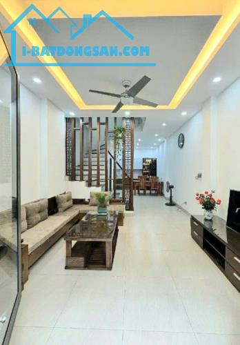 SIÊU PHẨM - BÁN NHÀ ĐẸP NGUYỄN VĂN CỪ LONG BIÊN, Ô TÔ VÀO NHÀ, GẦN PHỐ, GIÁ MỀM