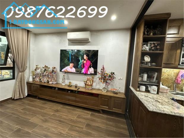 BÁN NHÀ - CẦU GIẤY- PHẨM - 8 TẦNG - THANG MÁY - GARA Ô TÔ - ĐẸP NHƯ KHÁCH SẠN -1 NHÀ RA - 3