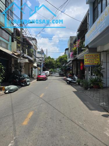 Nhà mặt tiền đường, q Tân Phú ,14 tỷ ,135 mv , ngang 5m ,dài 27 m
