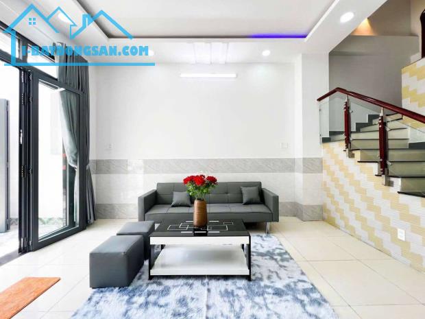 Bán nhà hẻm xe hơi tại TT Nhà Bè - Diện tích: 4,35m x 10,75m - Giá bán: 5 Tỷ 750 Triệu - 4