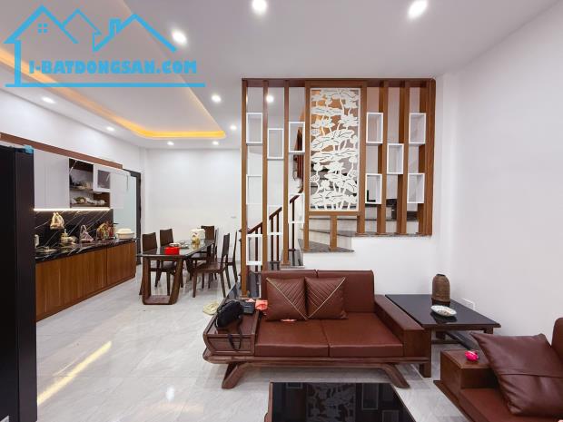 Bán Siêu Phẩm phân lô Bùi Xương Trạch, 40m2 x 4 tầng, vị trí cực đẹp, giá chỉ 8.3Tỷ.