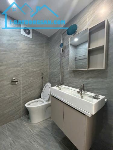 CẤN BÁN GẤP NHÀ PHỐ KHƯƠNG ĐÌNH DT 55M GIÁ 7,89 TỶ.