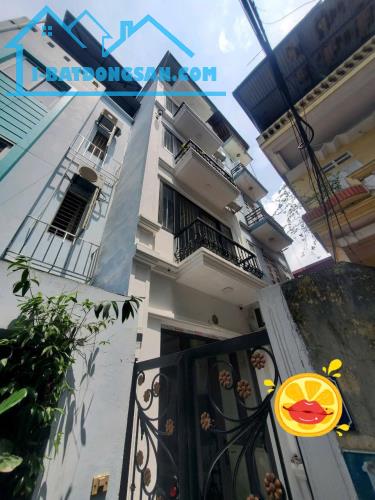 Bán nhà Ngọc Thuỵ,Long Biên 5 tầng,50m,mt4m oto đỗ cổng nhỉnh 8 tỷ