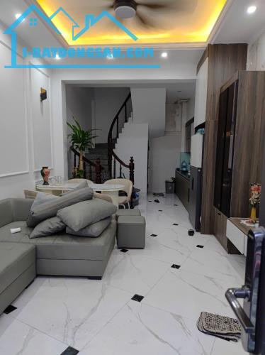 Bán nhà Ngọc Thuỵ,Long Biên 5 tầng,50m,mt4m oto đỗ cổng nhỉnh 8 tỷ - 1