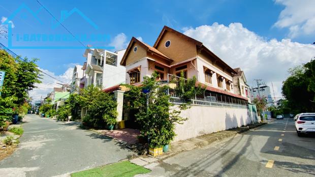 BIỆT THỰ LÔ GÓC 207 M2 NGANG 10M MẶT TIỀN ĐƯỜNG NGAY LÊ VĂN VIỆT QUẬN 9 GIÁ 20.25 TỶ - 1