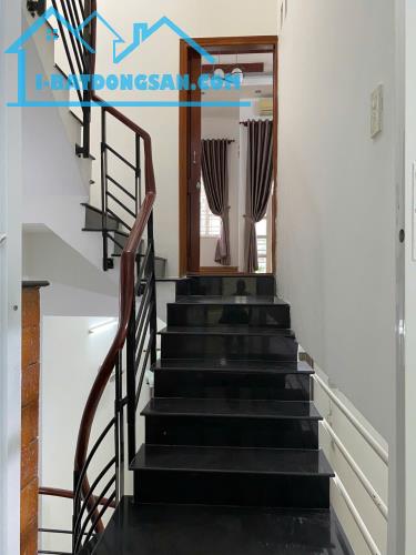 Ngộp Hòa Bình - Quận 11 - 4x18m - HXH 3 tầng BTCT ở liền - 3