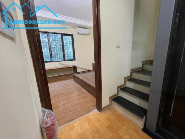 HÀNG XÓM CHỢ HÔM_VỊ TRÍ ĐẸP NHẤT PHỐ_MẶT PHỐ LỚN_VỈA HÈ 10M_SỔ NỞ HẬU_XÂY BUILDING THANG M